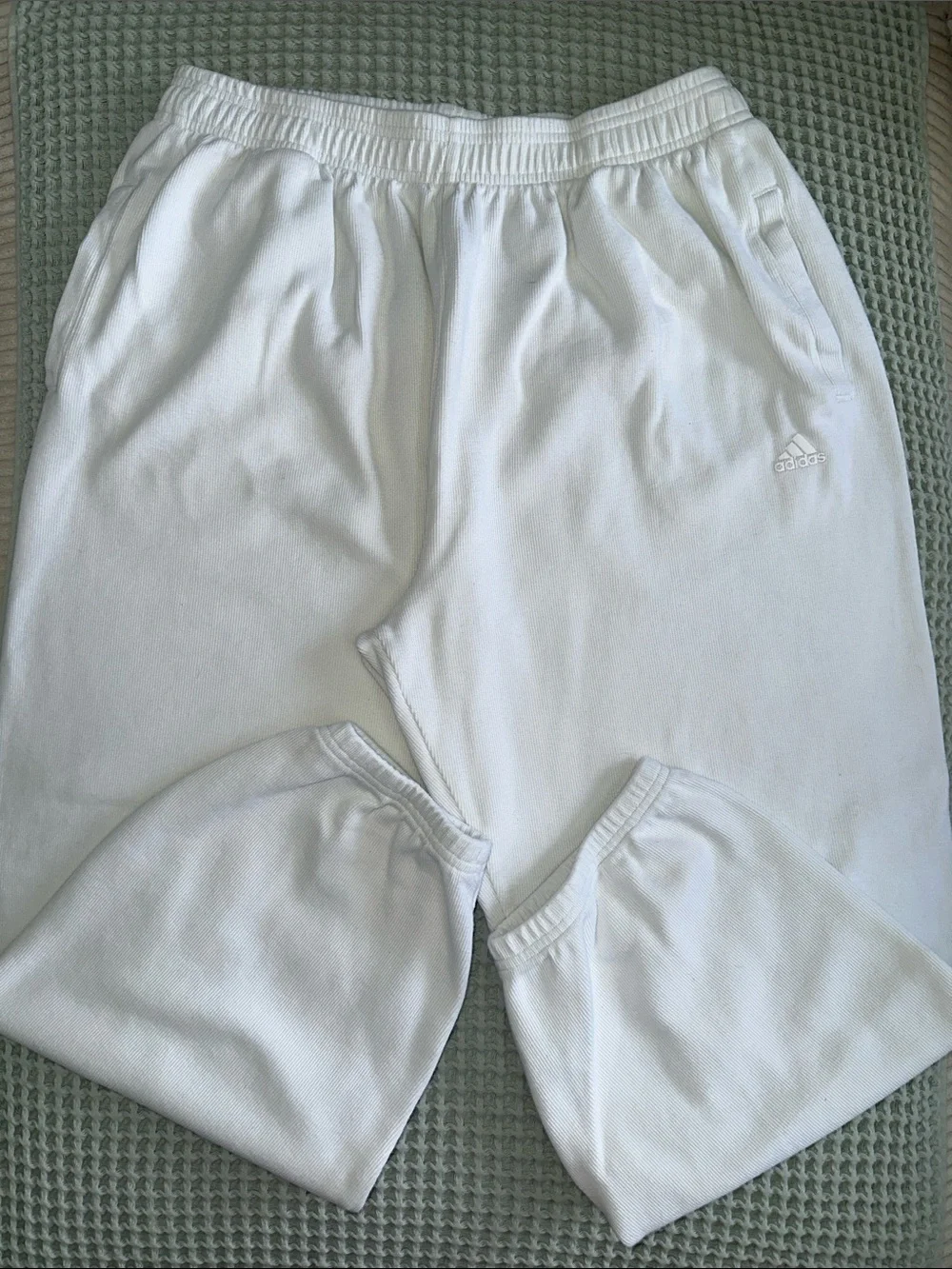 Adidas Men’s White Ribbed Sweatpants Athletic Jogger Embroidered Logo Size XL